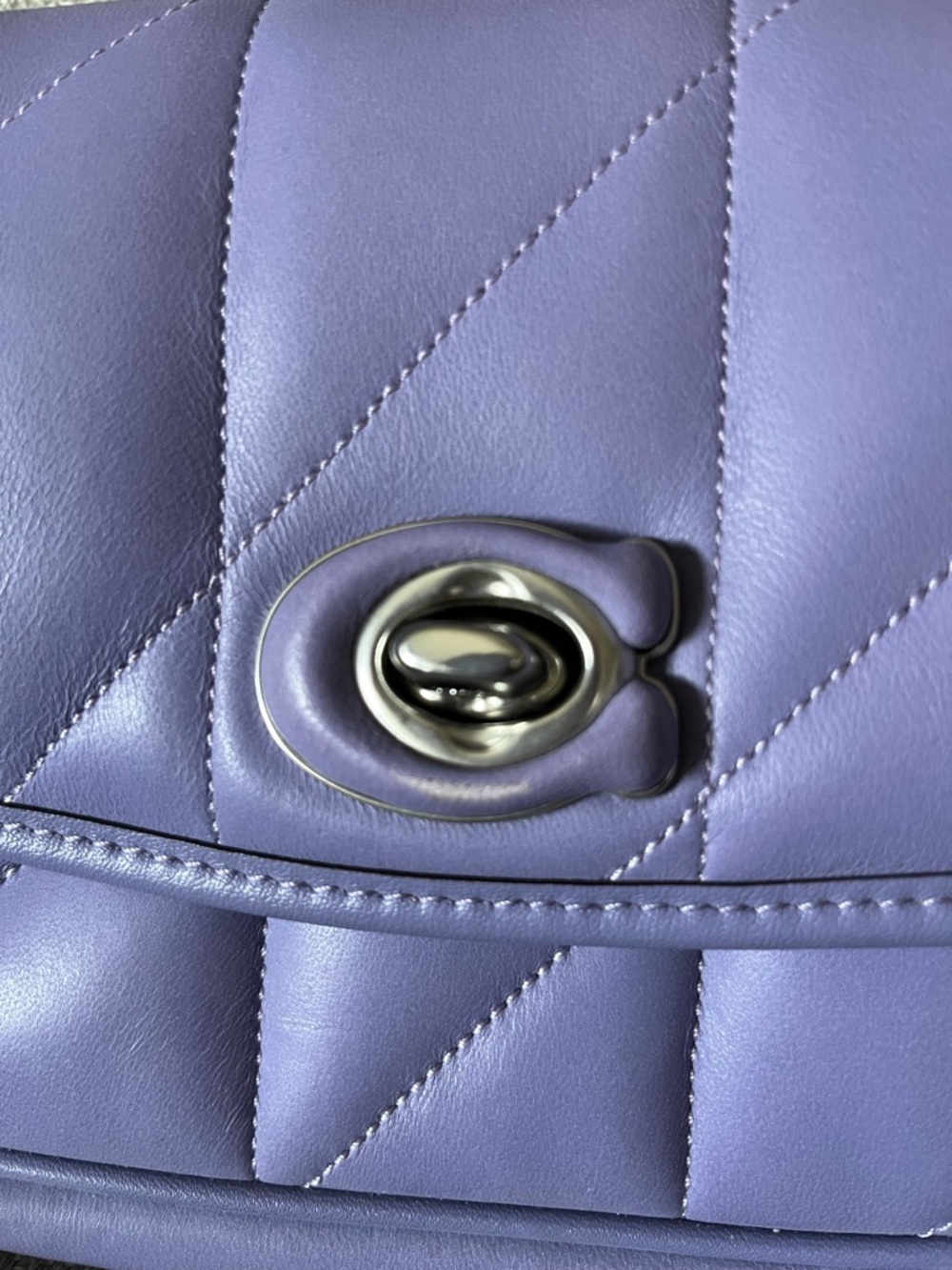 Coach Pillow Madison 18 Light Violet - Picture 5 of 16